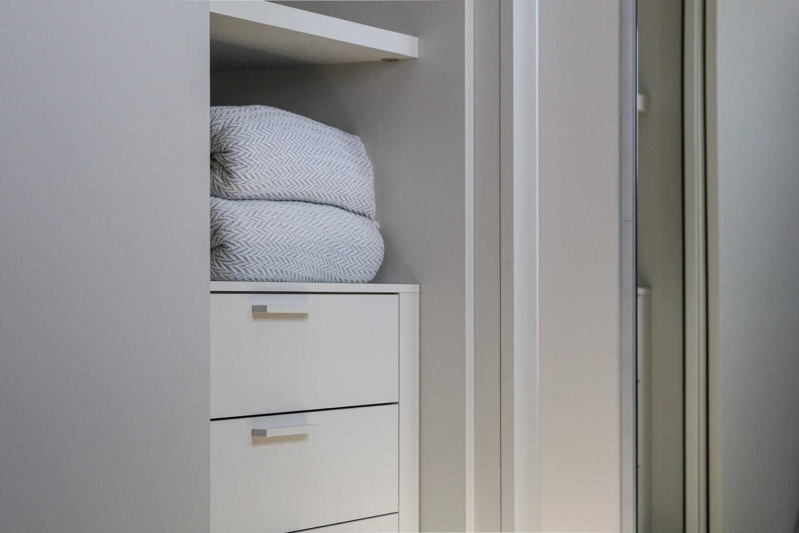 Extra pillows and blankets are standard in AZULIS.